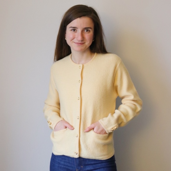 Vintage Cream Sweater with Gold Buttons & Pockets - Picture 2 of 6